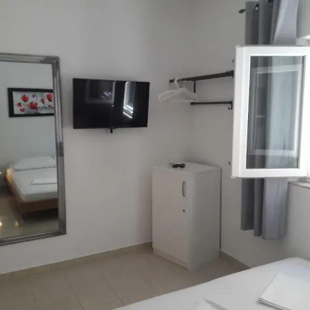 Privat With Privat Bathroom David هفار